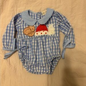 Santa Milk and Cookie Bubble Romper
Size 3-6 months
Peter Pan collar